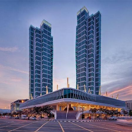 Holidayss Maritime Suites Penang 乔治敦 外观 照片